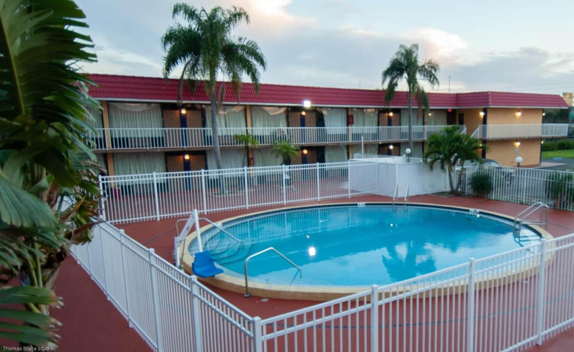 Sport & Beauty 4, Express Inn & Suites Clearwater, Pinellas