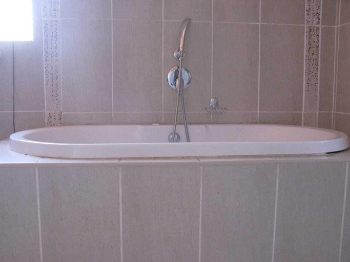 Bathroom 3, Ikaze Guest Lodge, Ekurhuleni
