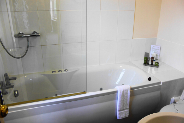 Bathroom 4, The Olive Branch, Devon