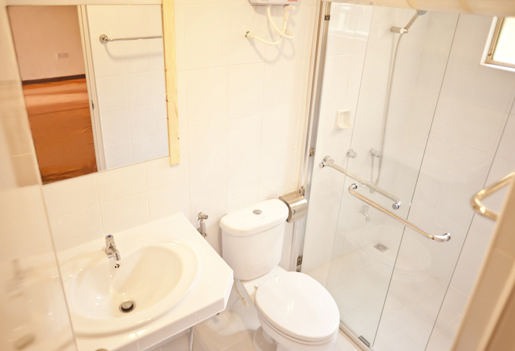 Bathroom 5, Stingray Beach Inn, Maafushi Island