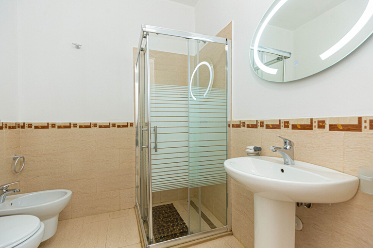 Bathroom 4, Jordan's Hotel, Vlorës