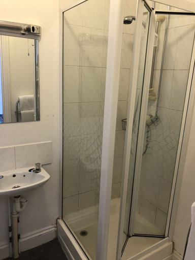 Bathroom, The New Inn Guest House, Bridgend