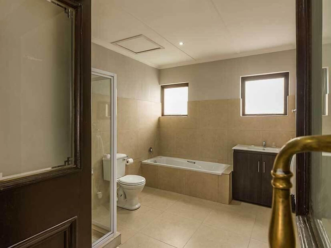 Bathroom 4, Clanwilliam Hotel by Country Hotels, West Coast