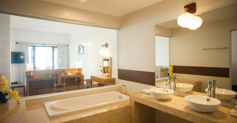 Bathroom 4, Vinh Hung Riverside Resort & Spa, Da Nang