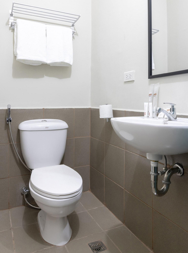 Bathroom, Vista 309 Katipunan, Quezon City