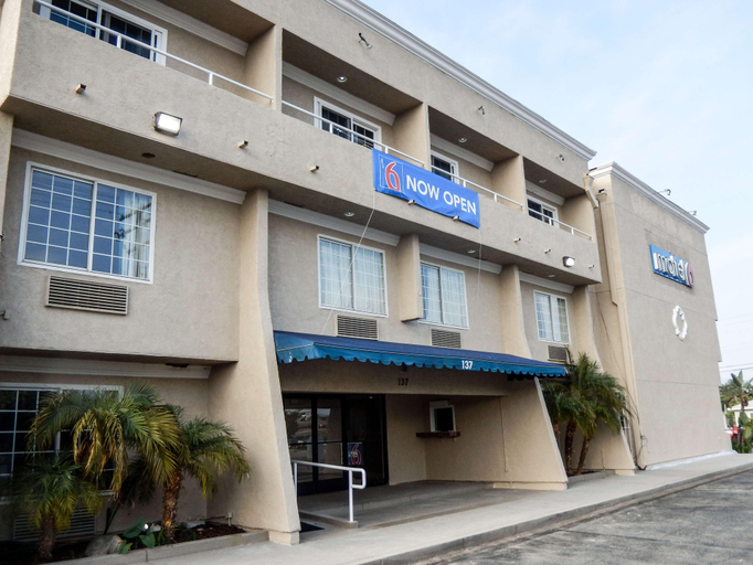 Exterior & Views, Motel 6 Azusa, CA, Los Angeles