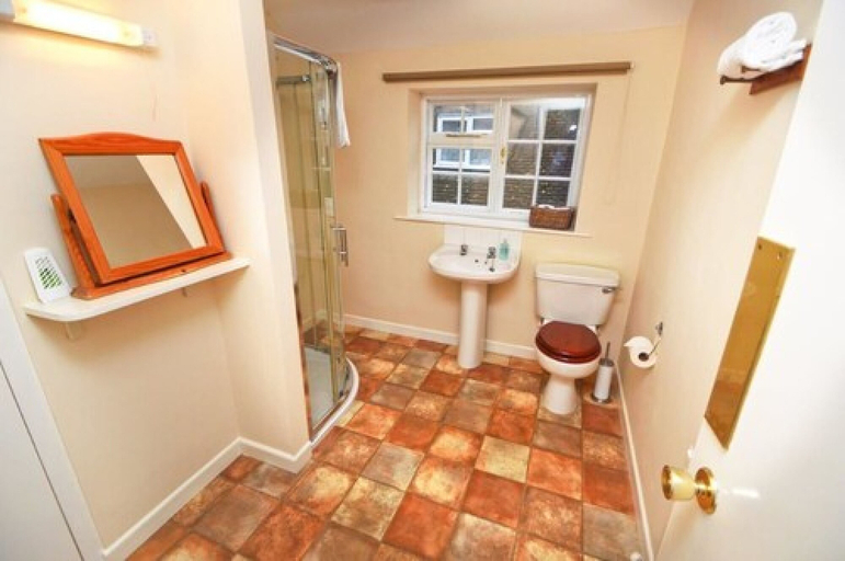 Bathroom 3, Volunteer Inn, Gloucestershire
