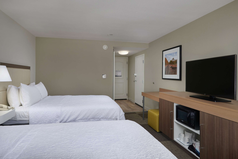 Bedroom 3, Hampton Inn & Suites Rogers, Hennepin