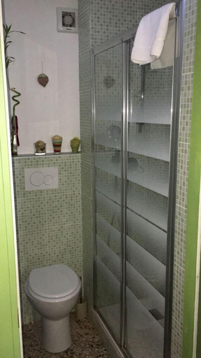 Bathroom 2, La terrazza San Salvario, Torino