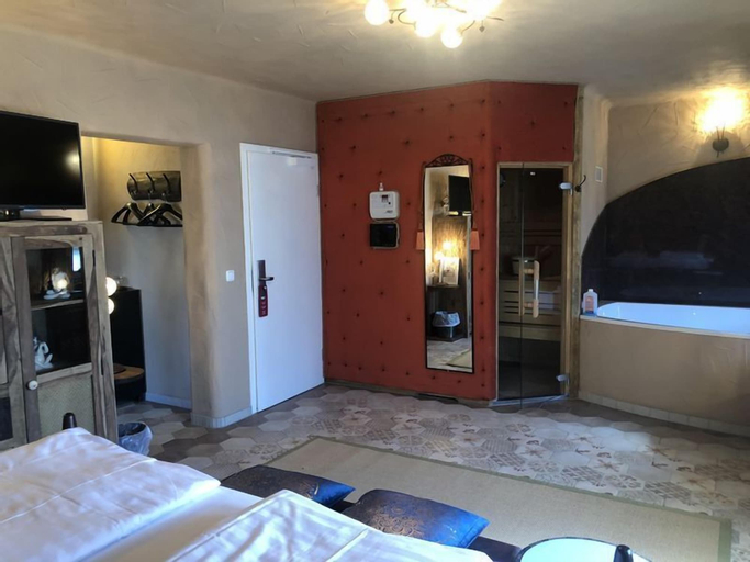 Bedroom 3, Wellness und Spa Hotel Ziegelruh, Darmstadt-Dieburg