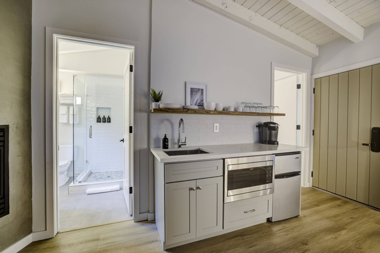 Dining Room 6