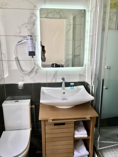 Bathroom 5, Résidence Hoche, Seine-Saint-Denis