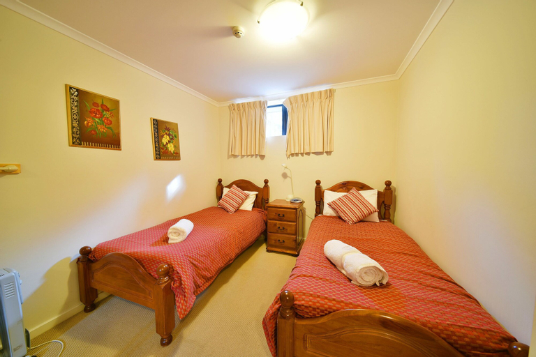 Bedroom 2, Cedar Creek 2, Snowy River