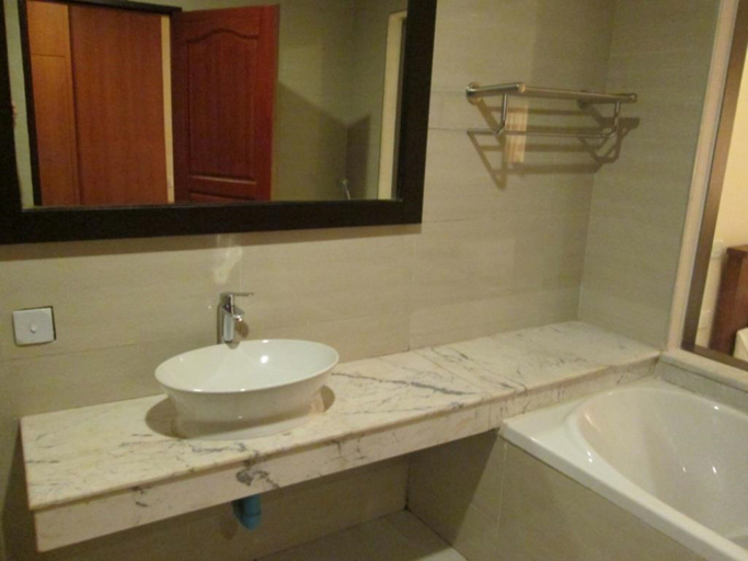 Bathroom 4, Man Myanmar Hotel, Naypyitaw