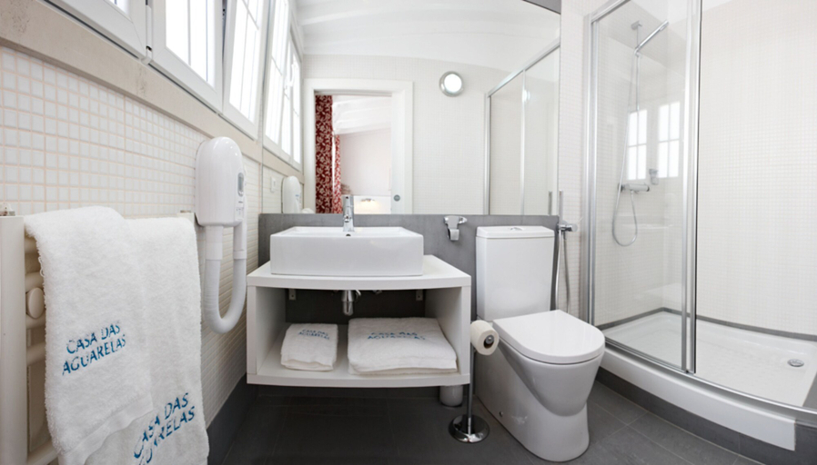 Bathroom 5, Casa das Aguarelas, Mafra