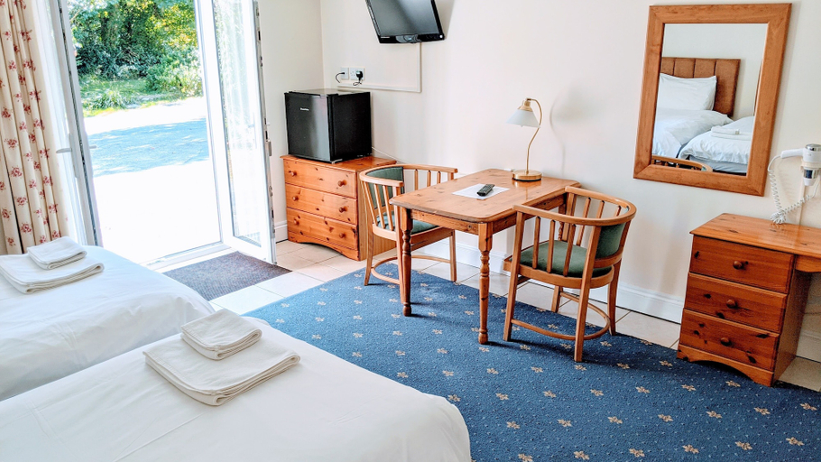 Bedroom 2, Ivybridge Guest House, Pembrokeshire