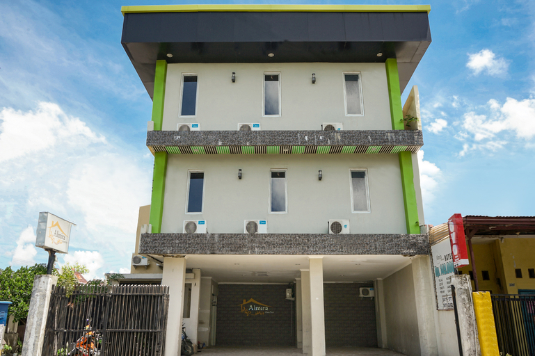 Exterior & Views 5, Almira Homestay, Makassar