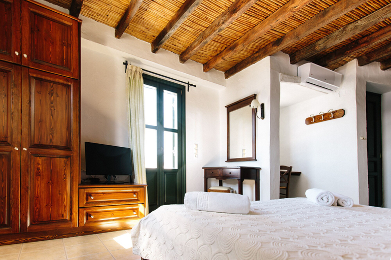 Bedroom 2, Akrotiri, South Aegean