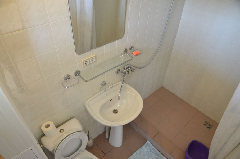 Bathroom 4, Laverna Guest House, Sochi gorsovet