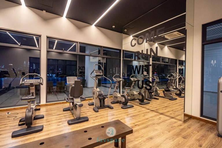 Sport & Beauty 5, Lovely 4-bedroom condo with pool for 6 pax -Cheras, Kuala Lumpur