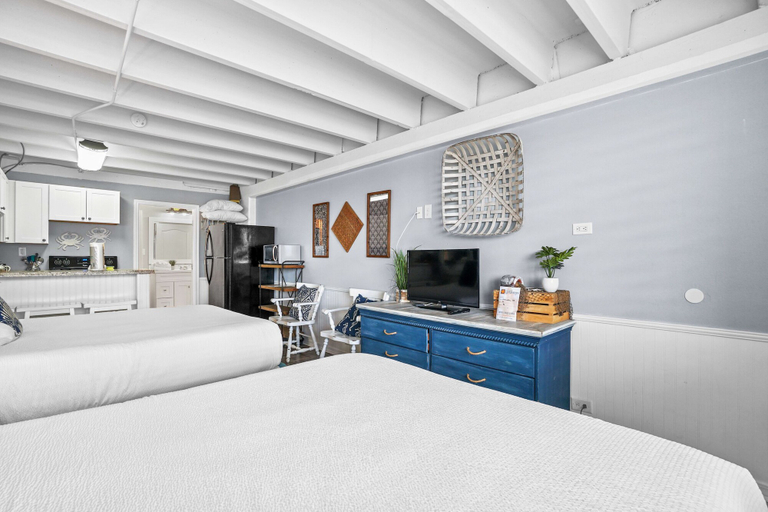 Bedroom 2, Fontainebleau Terrace by Panhandle Getaways, Bay