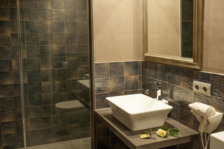 Bathroom 5, Hotel Spa Classic Begur, Girona