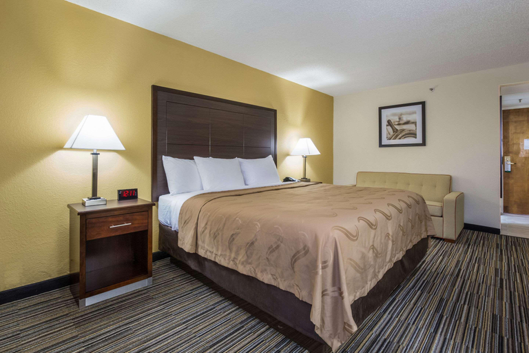 Bedroom 3, Quality Inn Grayville, White