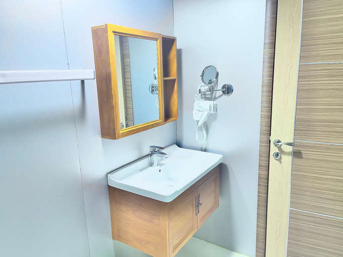 Bathroom, Royal Beach Hotel, Liwa
