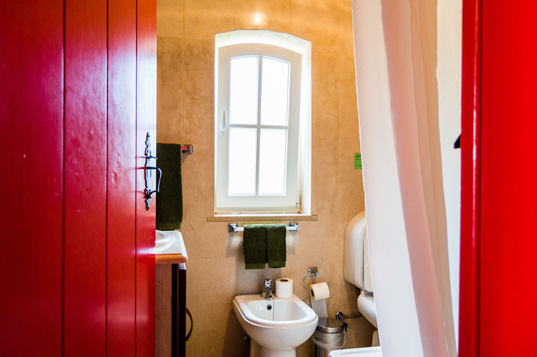 Bathroom 5, Casa da Padeira - TER, Alcobaça