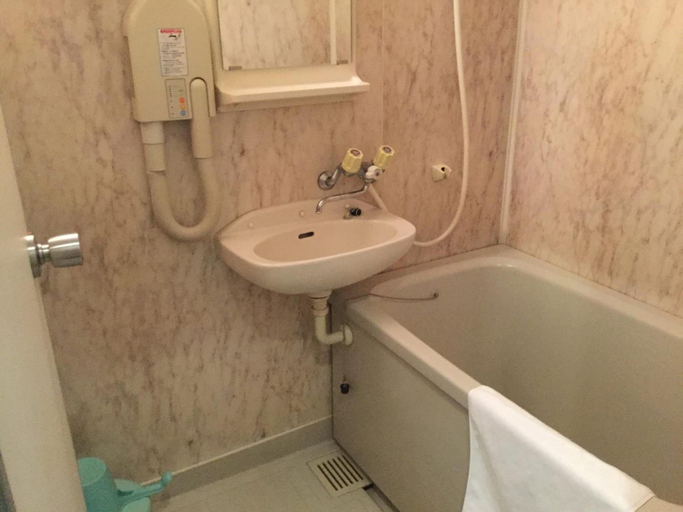 Bathroom 4, Four Cs, Motomiya