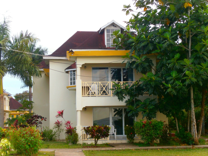 Exterior & Views 2, Coral Seas Beach Resort