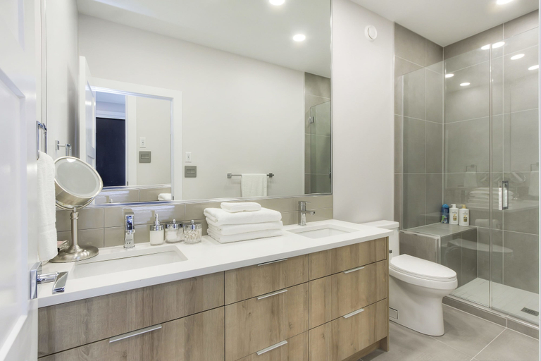 Bathroom 4, New Luxury Townhome 27, Division No. 11