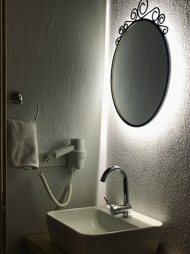 Bathroom 5, Milo Cunda, Ayvalık