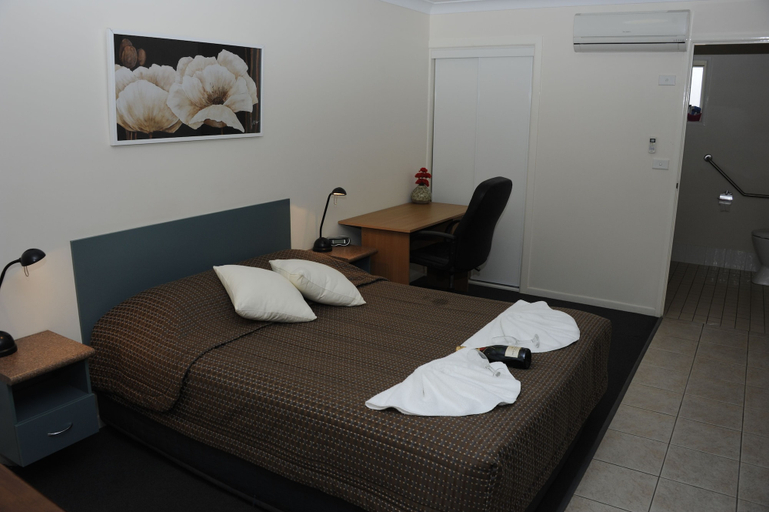 Bedroom 3, Sun Valley Motel Biloela, Banana