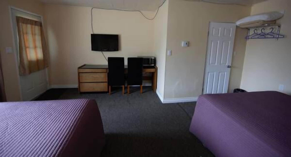 Bedroom 2, Star Motel, Division No. 3