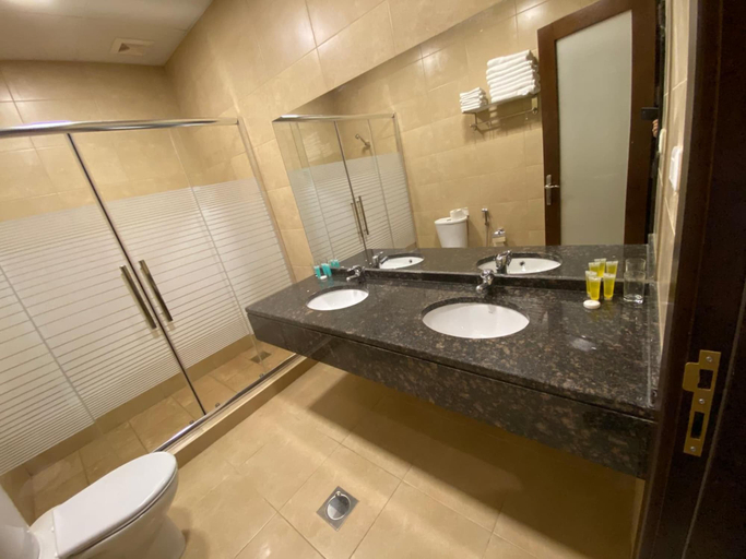 Bathroom 5, Mosaic City Hotel, Madaba