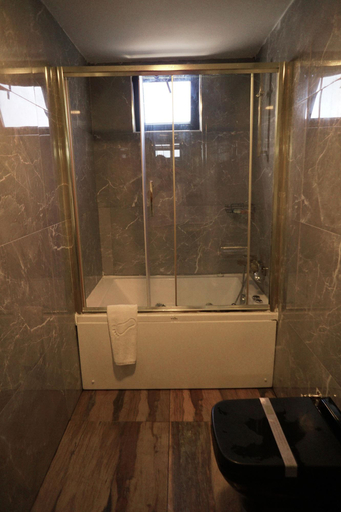 Bathroom 5, Janti Boutique Hotel, Merkez