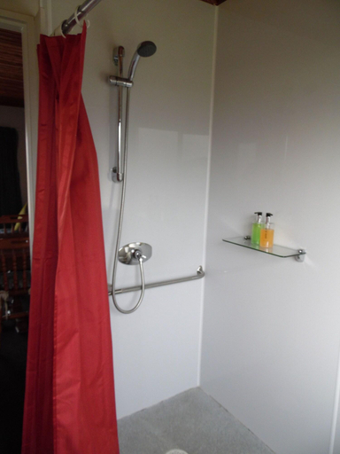 Bathroom 4, Pinewood Motels, Mackenzie