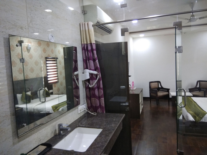 Bathroom 3, Hotel heaven and Resort, Agra