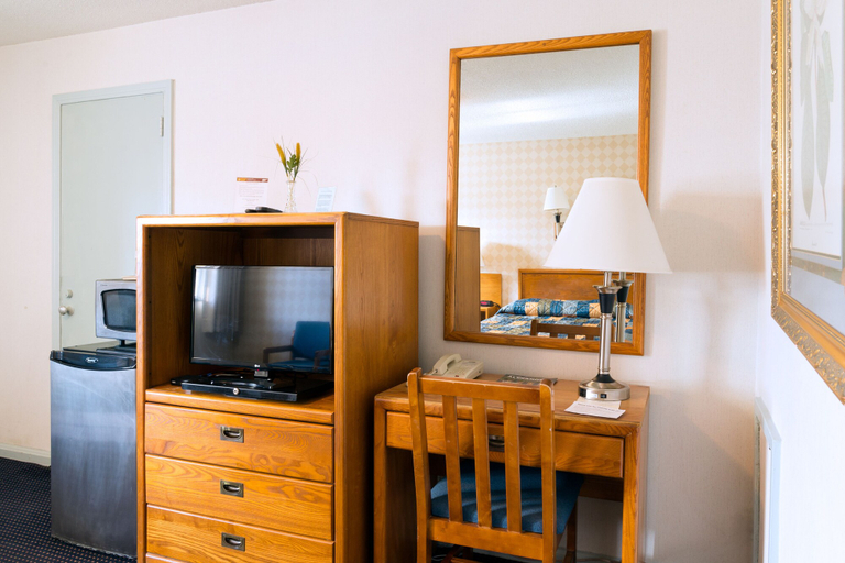 Others 4, Budget Host Travelers Motel, Fairfax