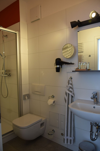 Bathroom 4, Das Kleine Hotel Weimar, Weimar