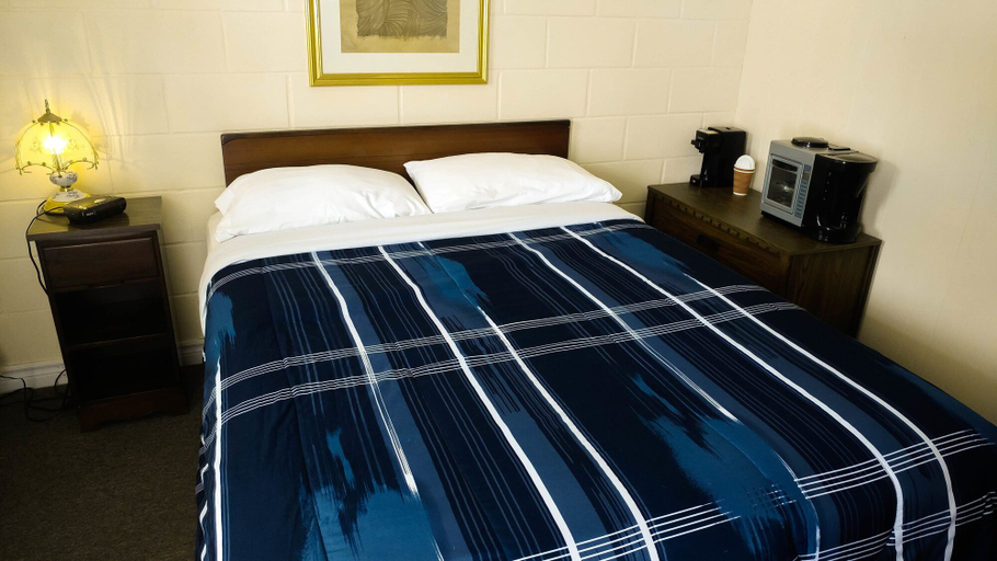 Bedroom 2, The Shawville Hotel, Pontiac
