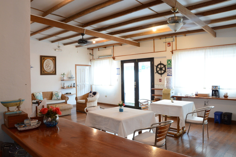 Food & Drinks 5, Capitan Max B&B, Santa Cruz