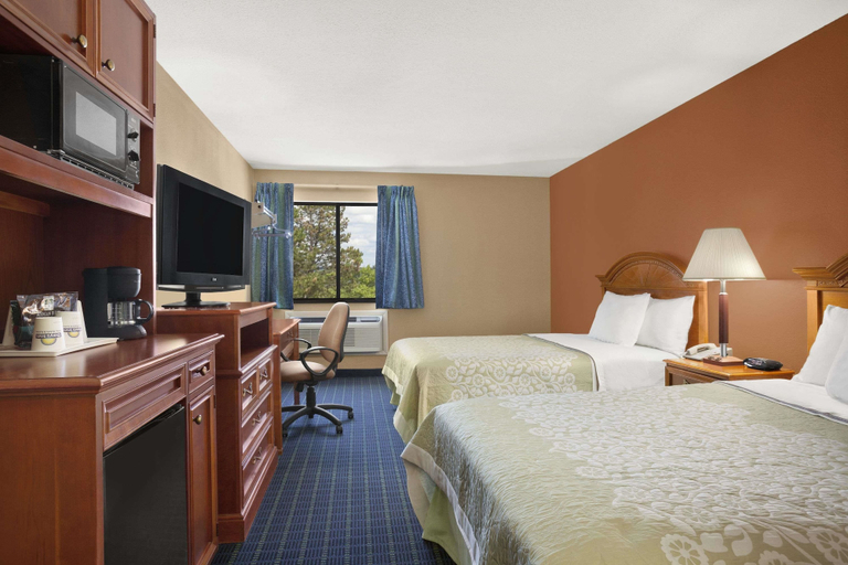 Bedroom 3, Days Inn by Wyndham Middletown, Orange