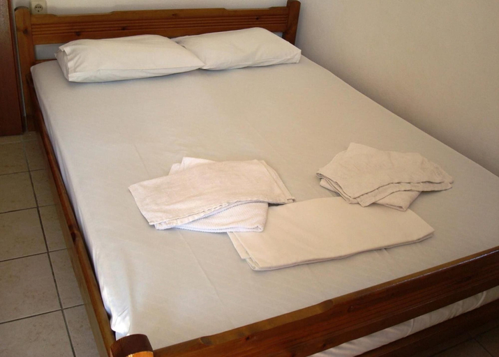 Bedroom 2, Sirocco Apartments, Crete
