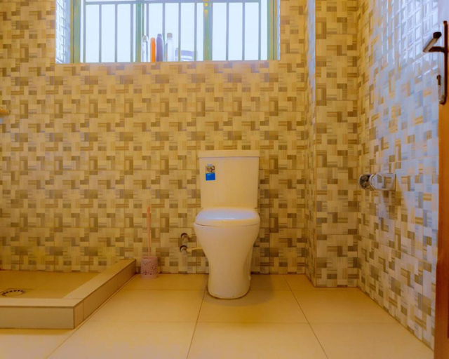 Bathroom 3, Welkom to Myplace, Gasabo