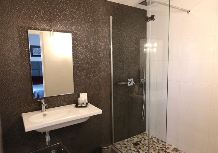 Bathroom 5, Les Criquets Hôtel & Spa, Gironde