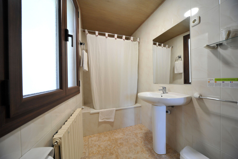 Bathroom 3, Hotel Vall d'Aneu, Lleida