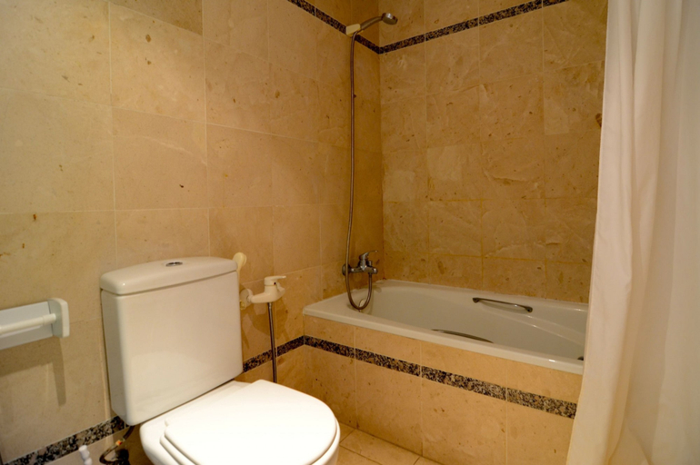 Bathroom 3, Apartaments Illa Mar d'Or, Girona