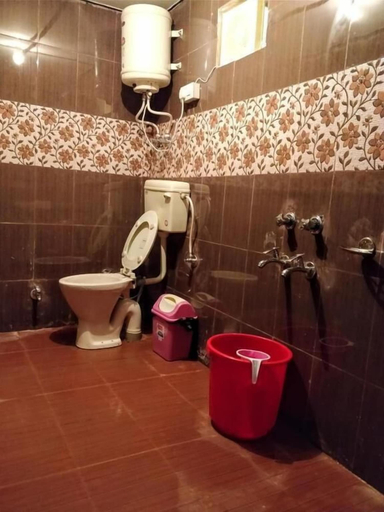 Bathroom 3, International Youth Club - Hostel, Kangra